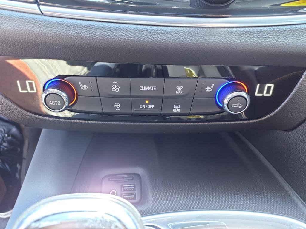 Certified 2021 Buick Enclave Essence w/ Sport Touring Edition image 17