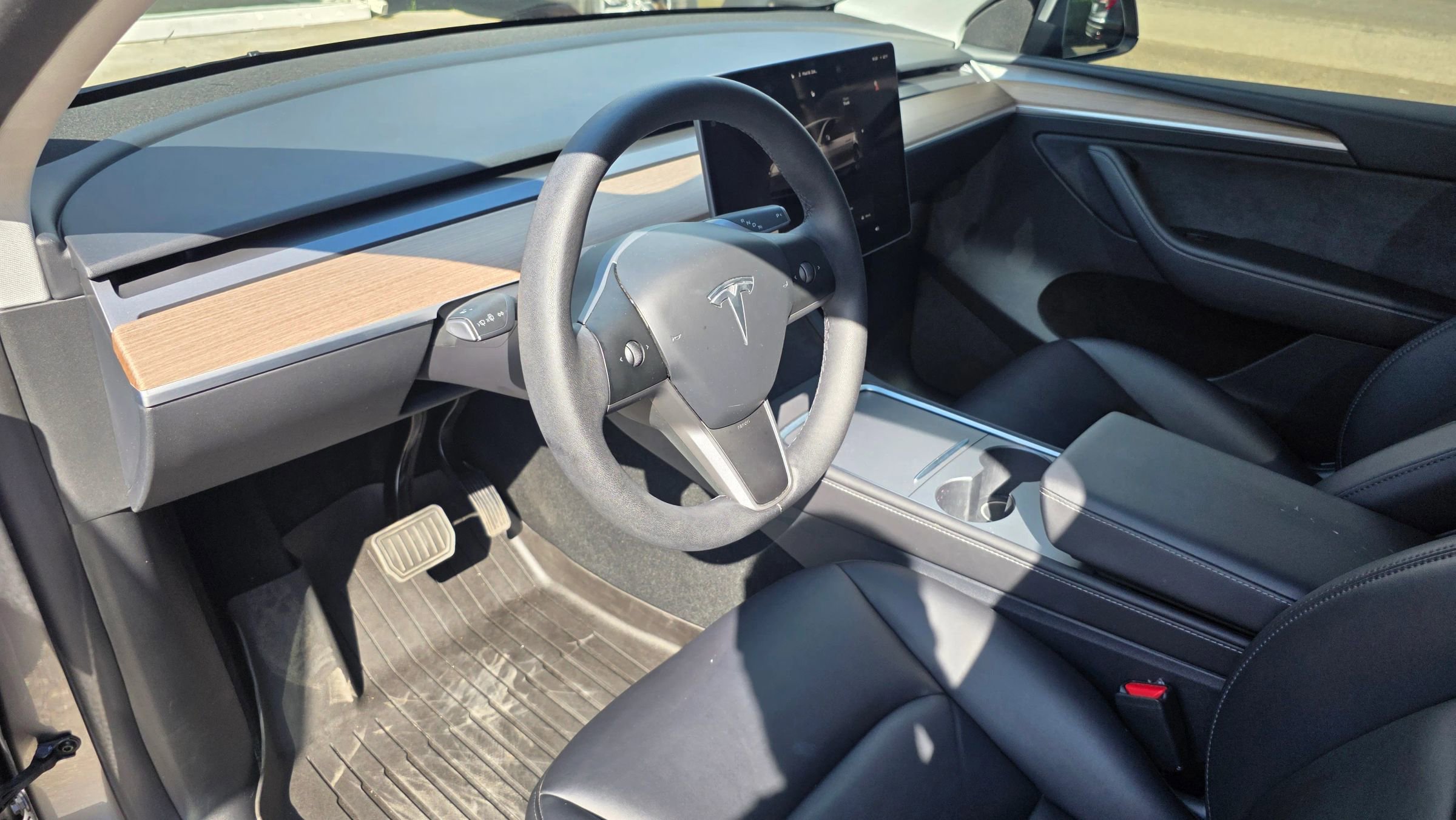 Used 2025 Tesla Model Y Long Range AWD/4WD image 9