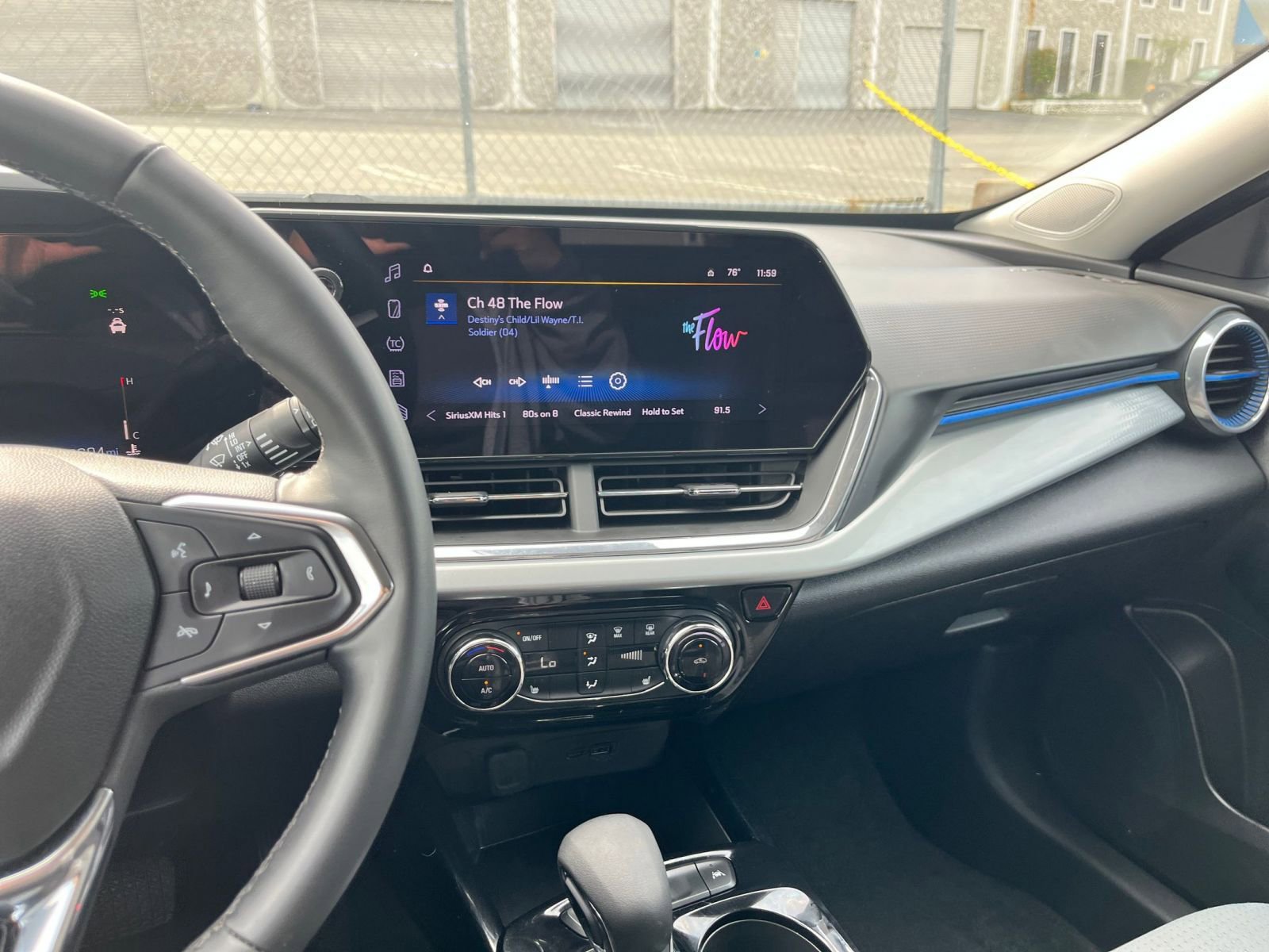 Used 2025 Chevrolet Trax LT w/ LT Convenience Package image 17