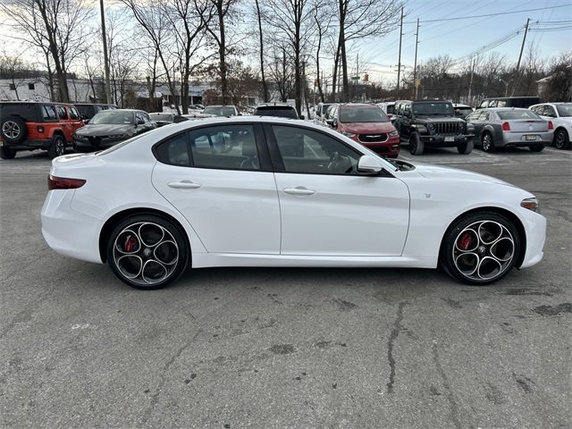 Used 2022 Alfa Romeo Giulia Ti image 9
