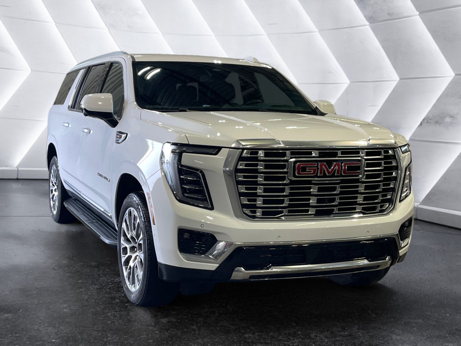 Used 2025 GMC Yukon XL Denali AWD/4WD image 8