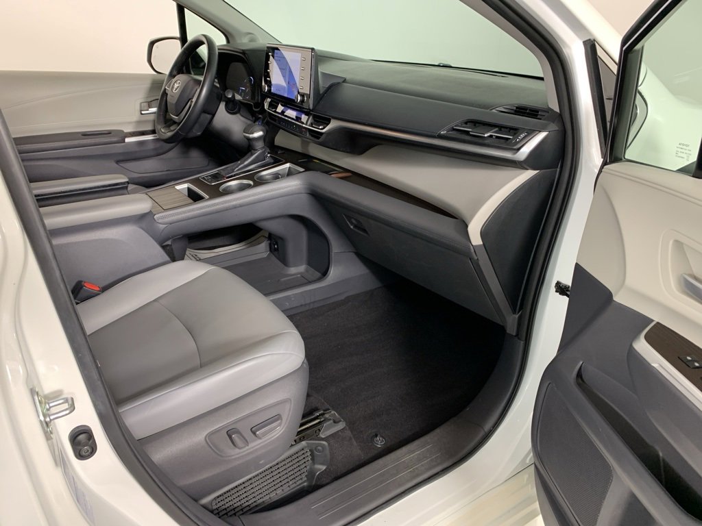 Used 2021 Toyota Sienna XLE w/ XLE Plus Package image 41