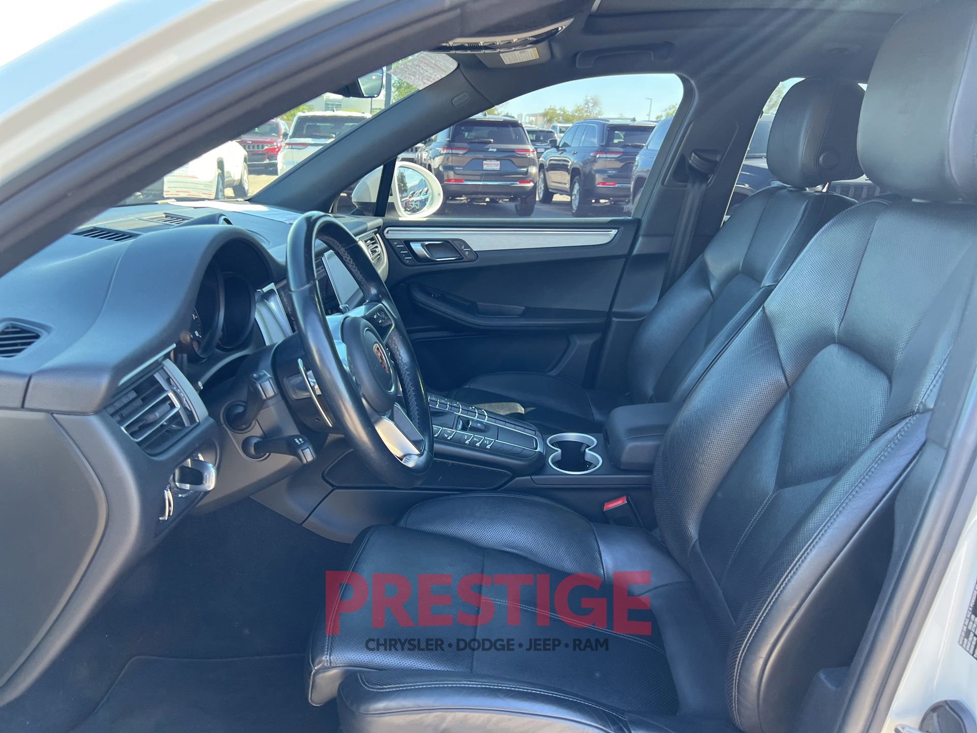 Used 2021 Porsche Macan w/ Premium Package Plus AWD/4WD image 29