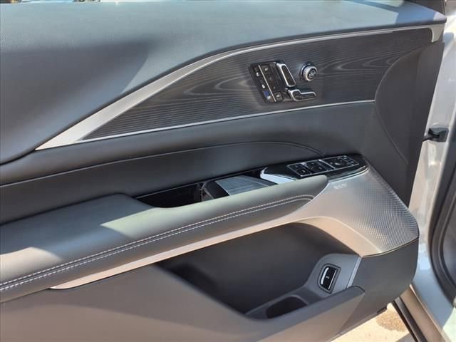 New 2025 Cadillac Lyriq Luxury image 16