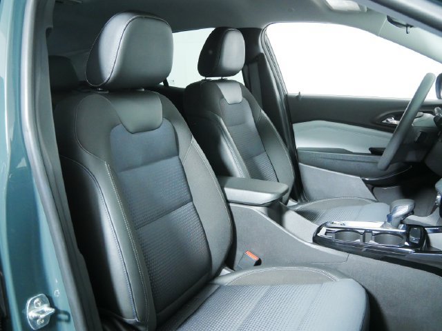 Used 2025 Chevrolet Trax LT FWD image 13