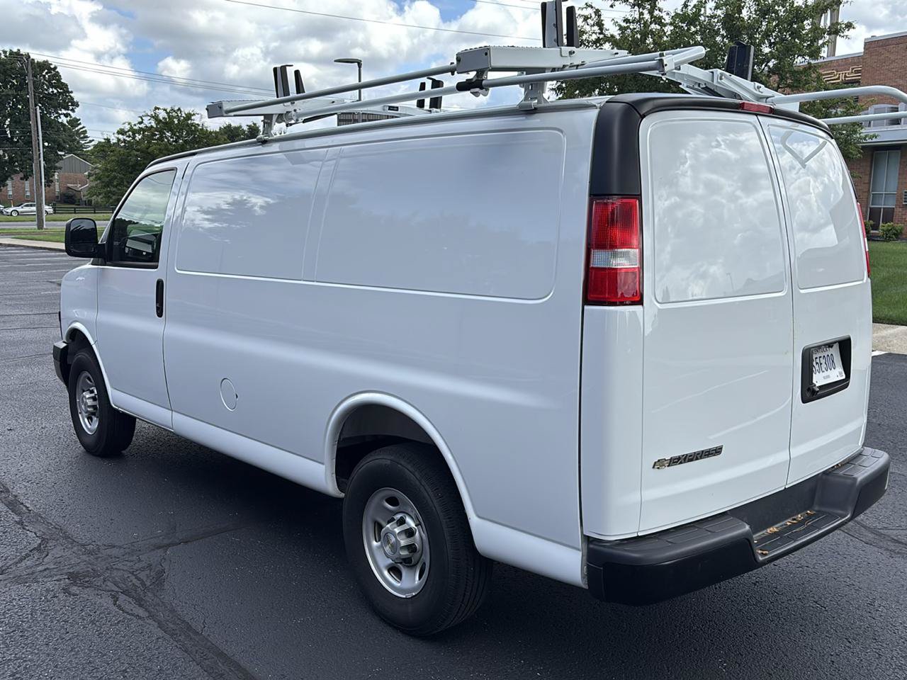 Used 2025 Chevrolet Express 2500 w/ Driver Convenience Package RWD image 5