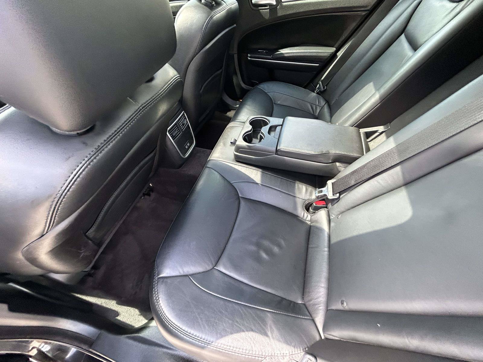 Used 2017 Chrysler 300 Limited w/ Value Package RWD image 12