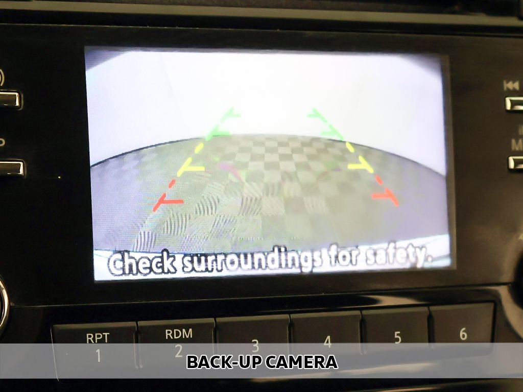 Used 2017 Nissan Rogue SV FWD image 3