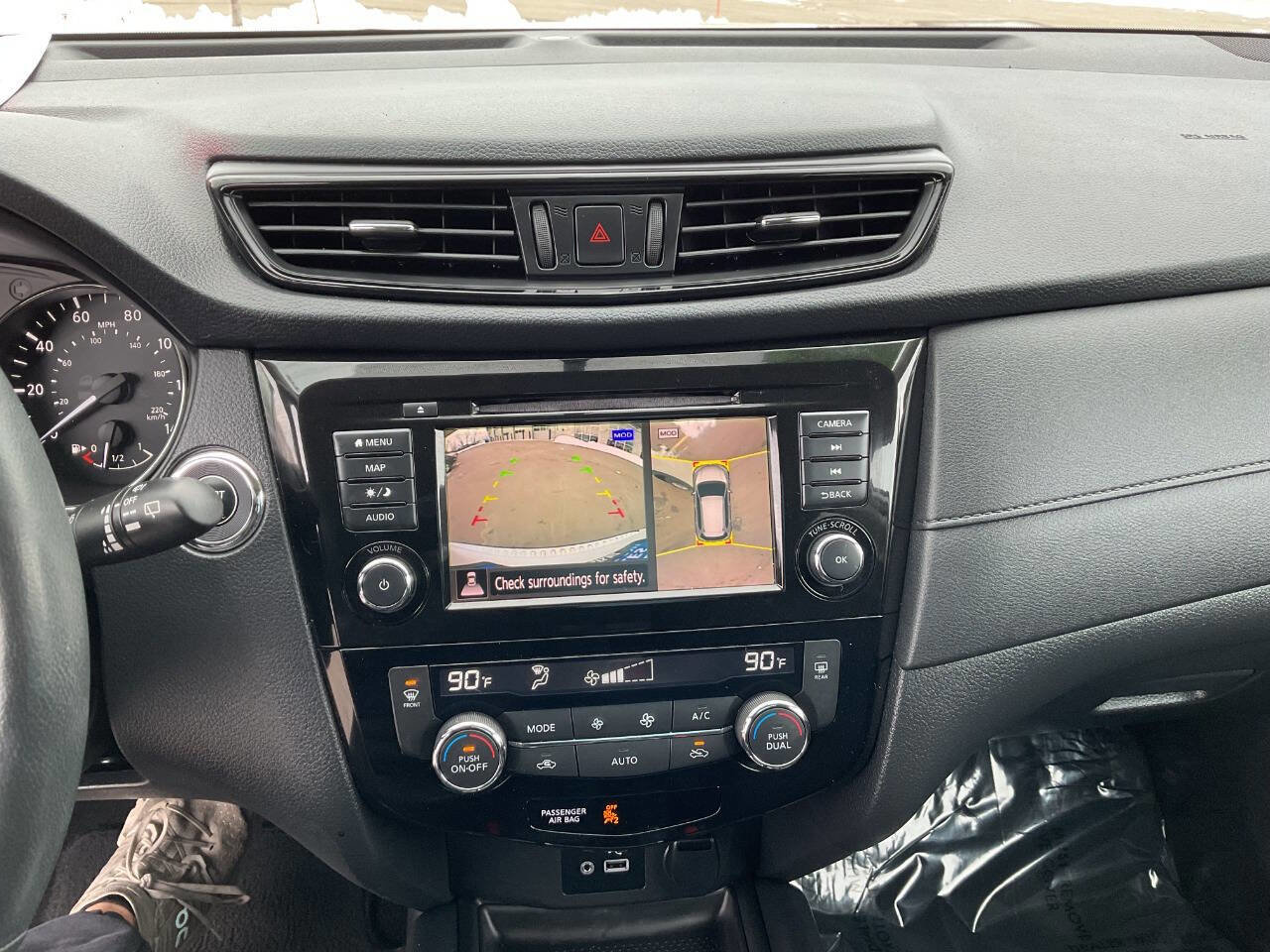 Used 2018 Nissan Rogue SV w/ Premium Package image 25