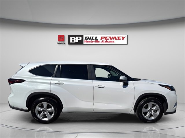 Used 2024 Toyota Highlander LE image 6