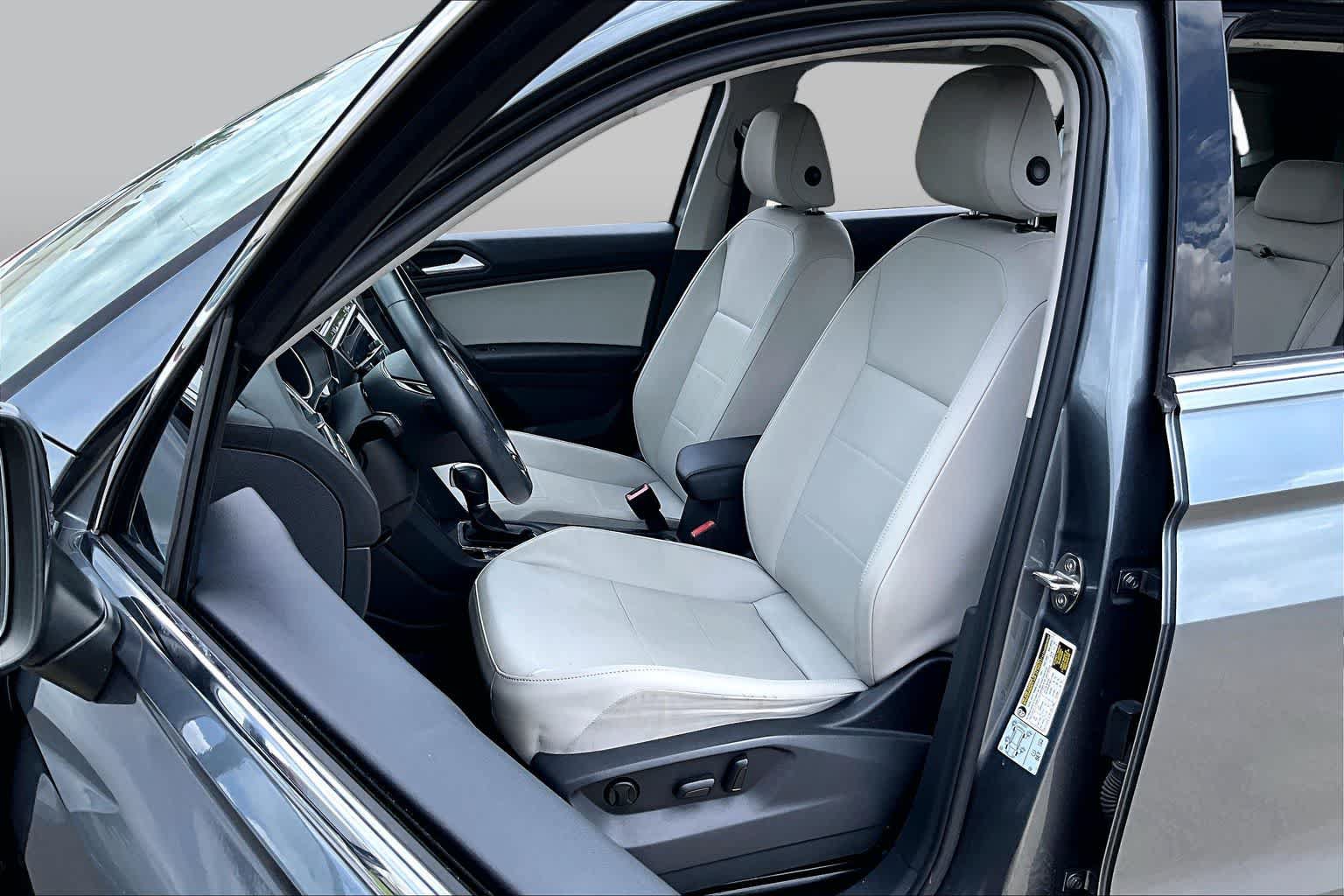 Used 2019 Volkswagen Tiguan SE w/ Panoramic Sunroof Package FWD image 7