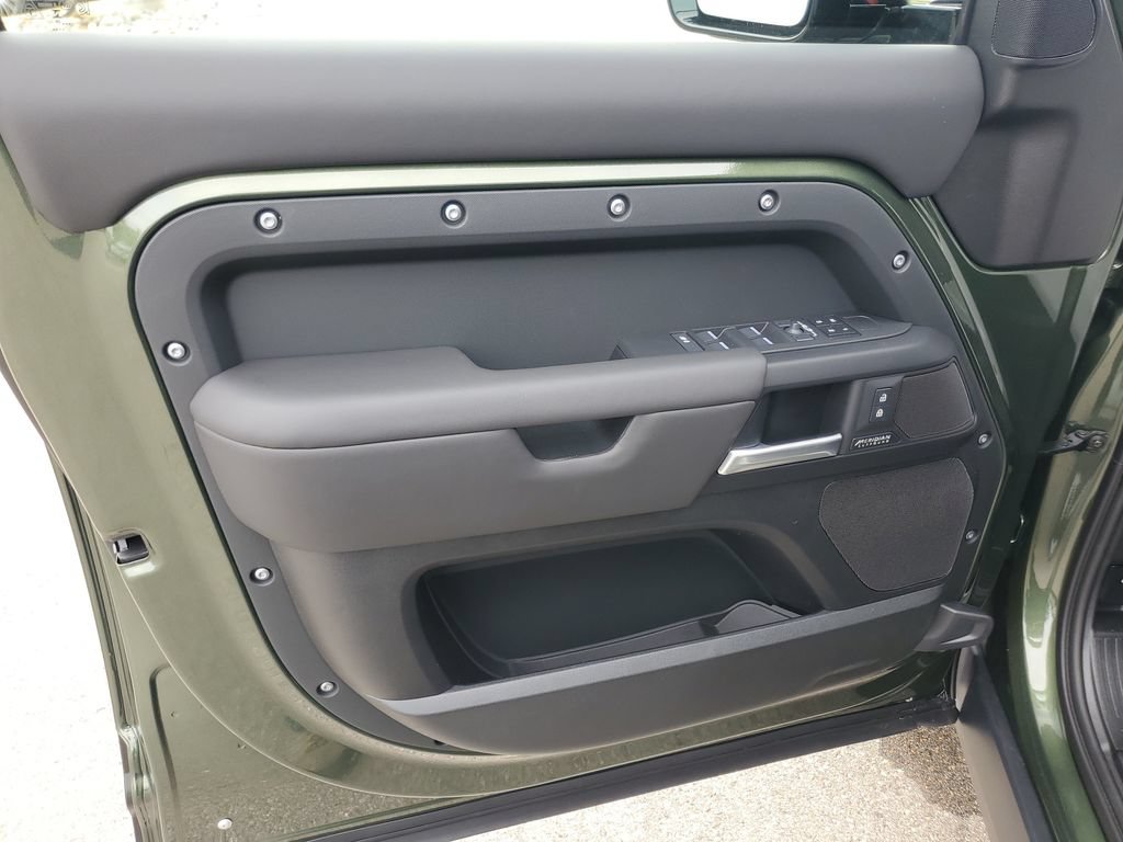 New 2026 Land Rover Defender 110 X-Dynamic SE AWD/4WD image 7