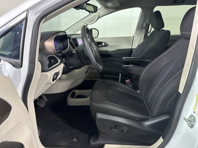 Used 2024 Chrysler Voyager LX image 11