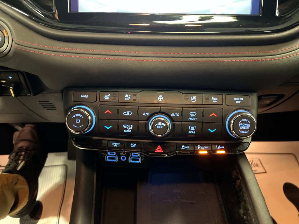 Used 2024 Dodge Durango R/T AWD/4WD image 19
