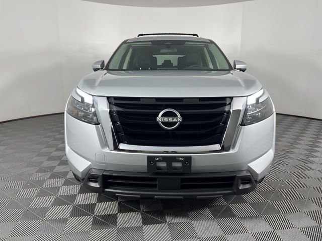 Used 2023 Nissan Pathfinder SV image 4