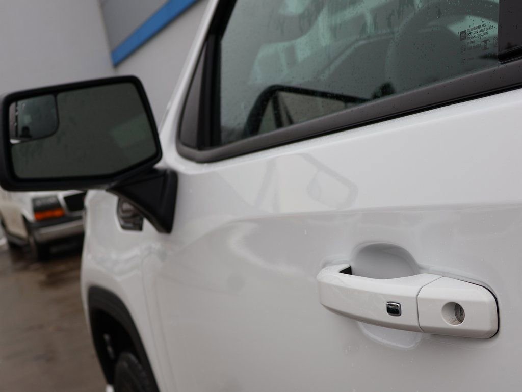 New 2026 GMC Sierra 1500 Elevation image 11