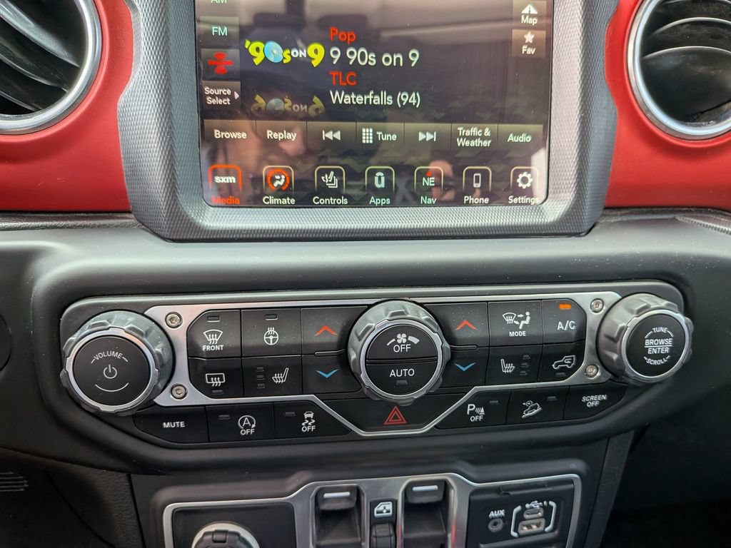 Used 2021 Jeep Wrangler Unlimited Rubicon w/ Dual Top Group AWD/4WD image 15