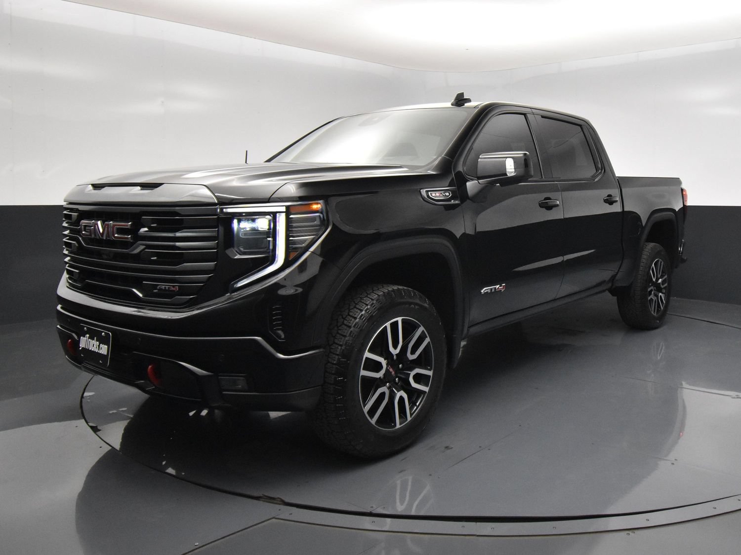 Used 2024 GMC Sierra 1500 AT4 w/ AT4 Preferred Package AWD/4WD image 2
