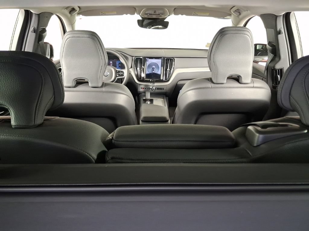 Certified 2025 Volvo XC60 T8 Plus w/ Protection Package Premier AWD/4WD image 16