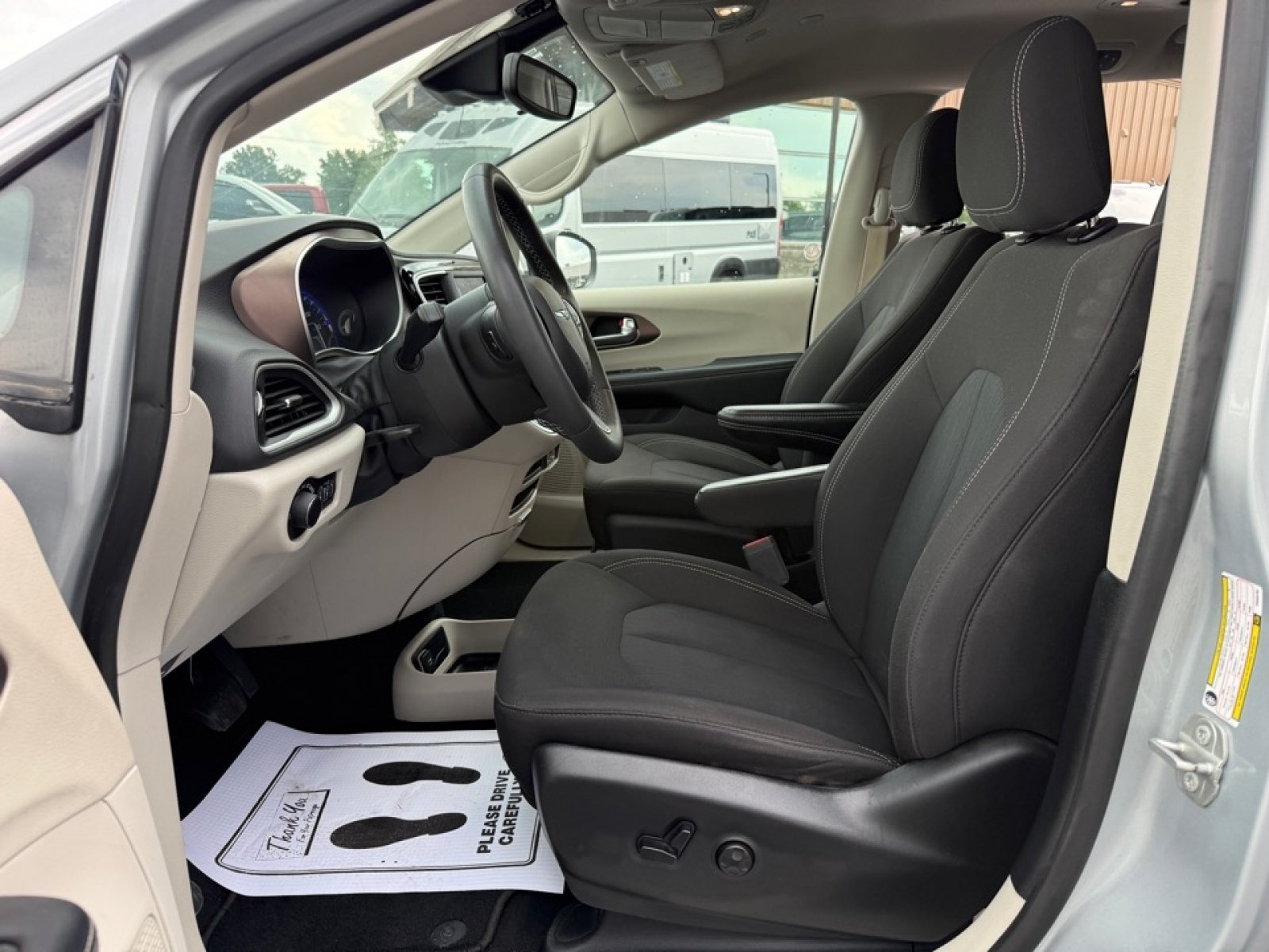 Used 2023 Chrysler Voyager LX FWD image 25