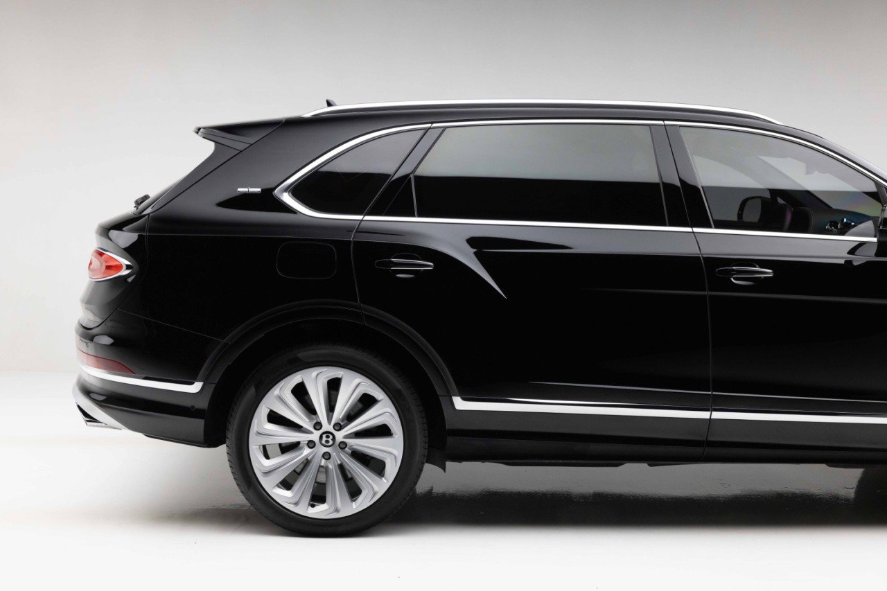 Used 2023 Bentley Bentayga Extended Wheelbase AWD/4WD image 25