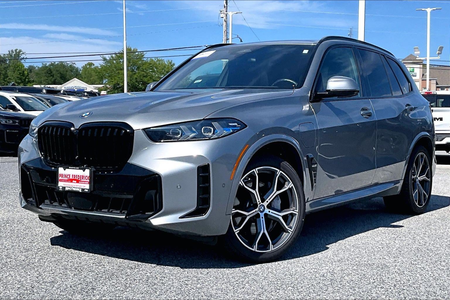 Used 2024 BMW X5 xDrive50e w/ M Sport Package AWD/4WD image 3