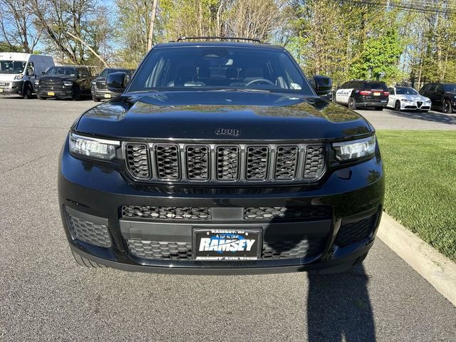 Used 2023 Jeep Grand Cherokee L Altitude AWD/4WD image 3