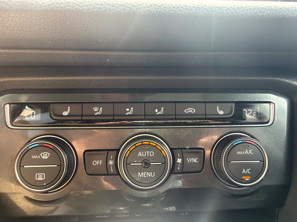 Used 2018 Volkswagen Tiguan SEL AWD/4WD image 29