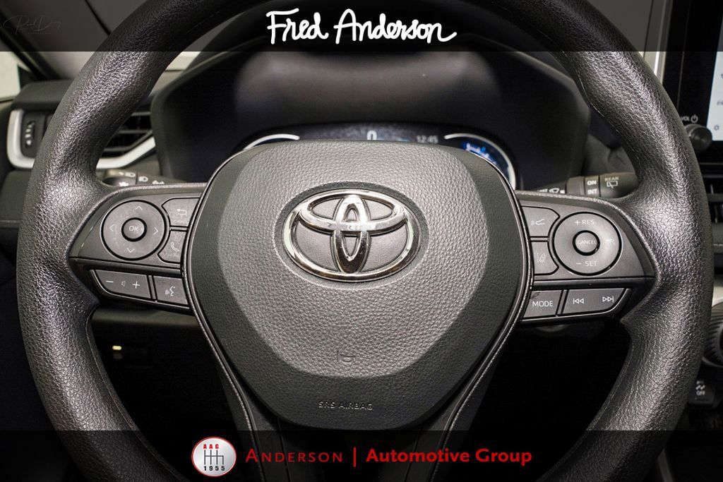 Used 2025 Toyota RAV4 XLE AWD/4WD image 17