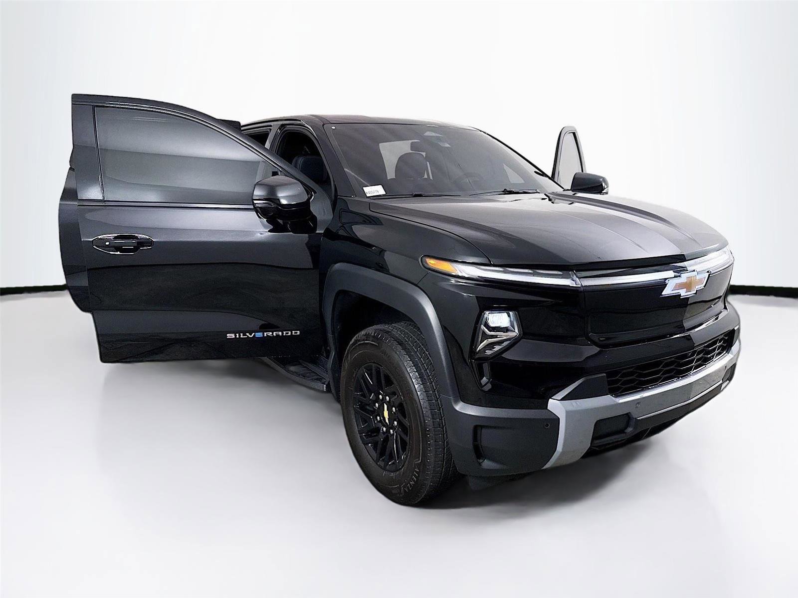 Used 2025 Chevrolet Silverado EV LT image 16