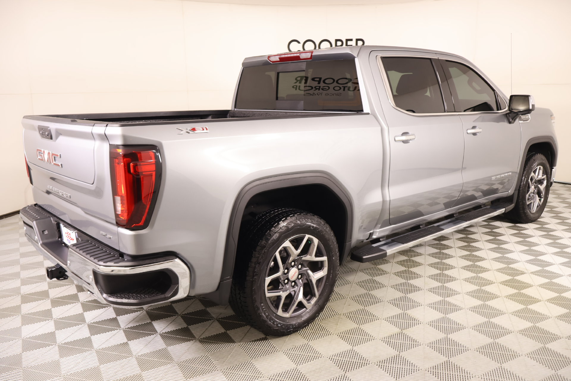 Used 2025 GMC Sierra 1500 SLT w/ SLT Premium Plus Package AWD/4WD image 22