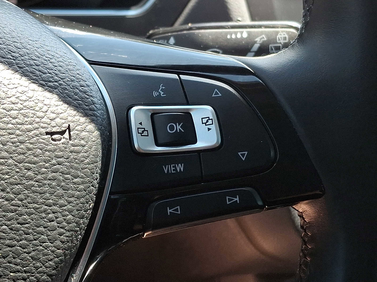 Used 2019 Volkswagen Tiguan SEL Premium AWD/4WD image 19
