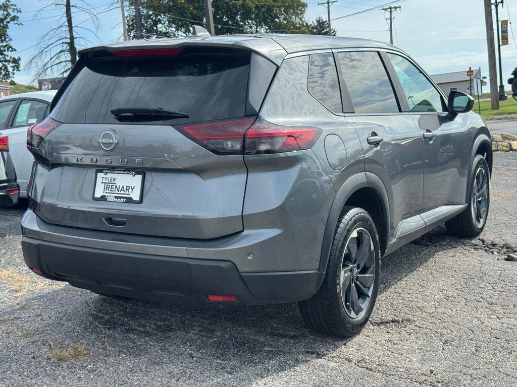 Used 2025 Nissan Rogue SV FWD image 3