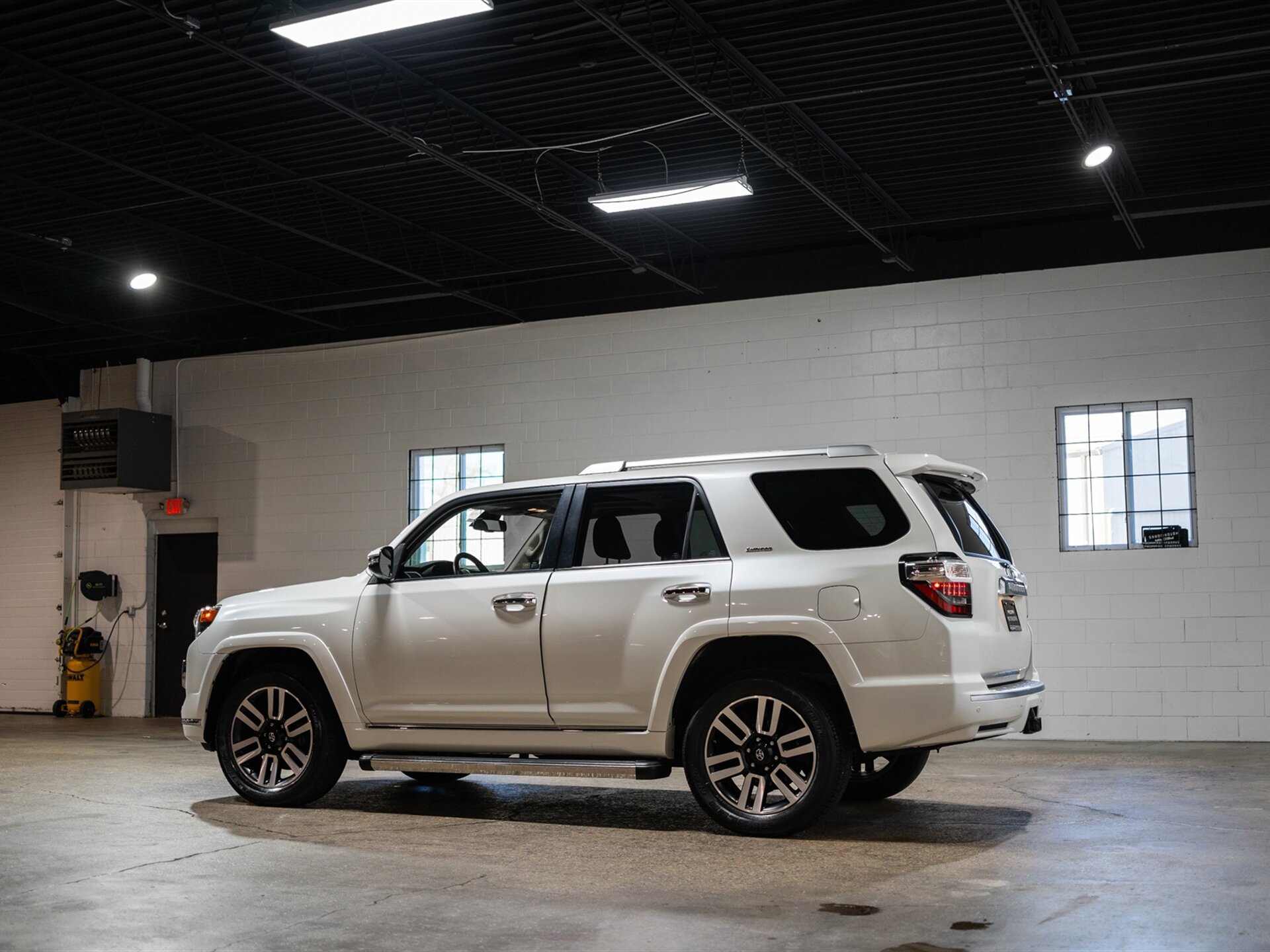 Used 2021 Toyota 4Runner Limited AWD/4WD image 7