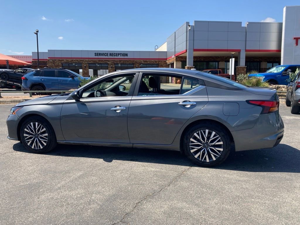 Used 2025 Nissan Altima 2.5 SV image 8