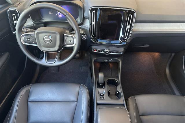 Certified 2025 Volvo XC40 B5 Core AWD/4WD image 14