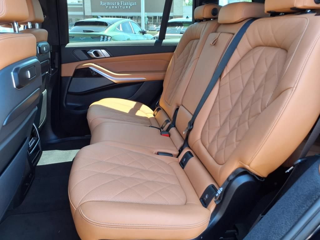 Used 2023 BMW X7 xDrive40i w/ M Sport Package AWD/4WD image 10
