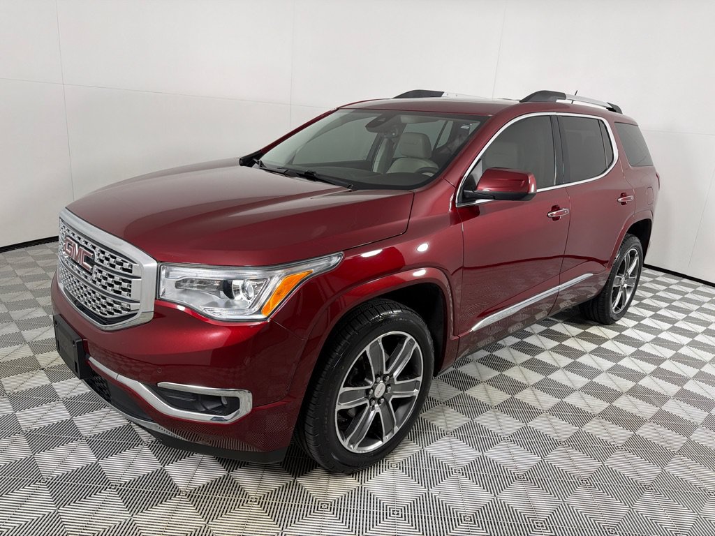 Used 2017 GMC Acadia Denali w/ Technology Package FWD image 8