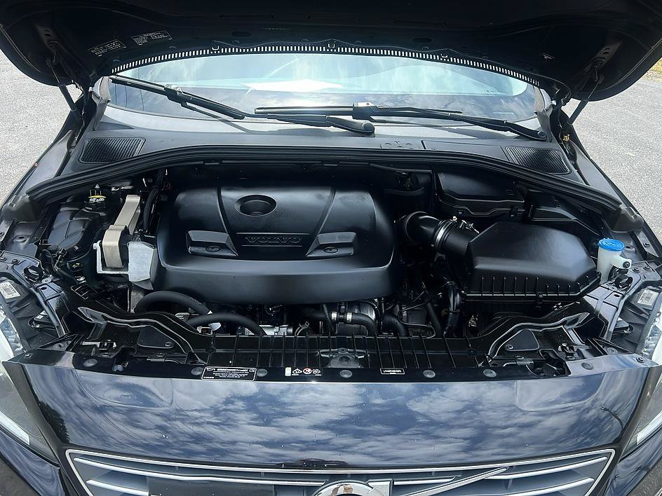 Used 2016 Volvo S60 T5 Inscription Platinum FWD image 9