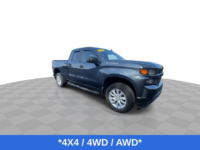 Used 2020 Chevrolet Silverado 1500 Custom w/ Custom Value Package AWD/4WD image 2
