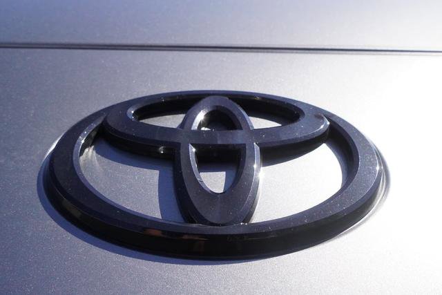 Used 2025 Toyota Camry XSE FWD image 43