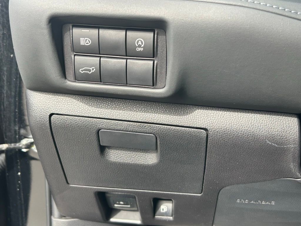 Used 2023 Toyota Highlander XLE AWD/4WD image 16