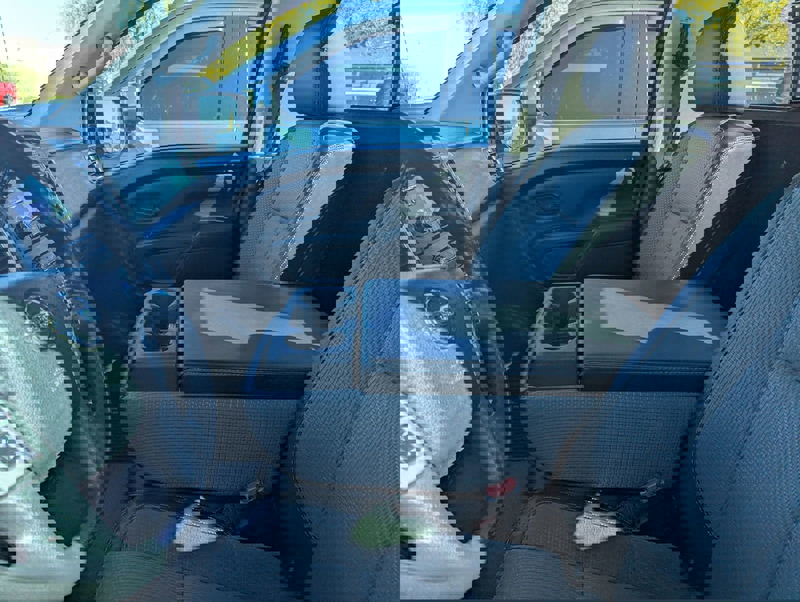 Used 2017 Nissan Titan S image 9