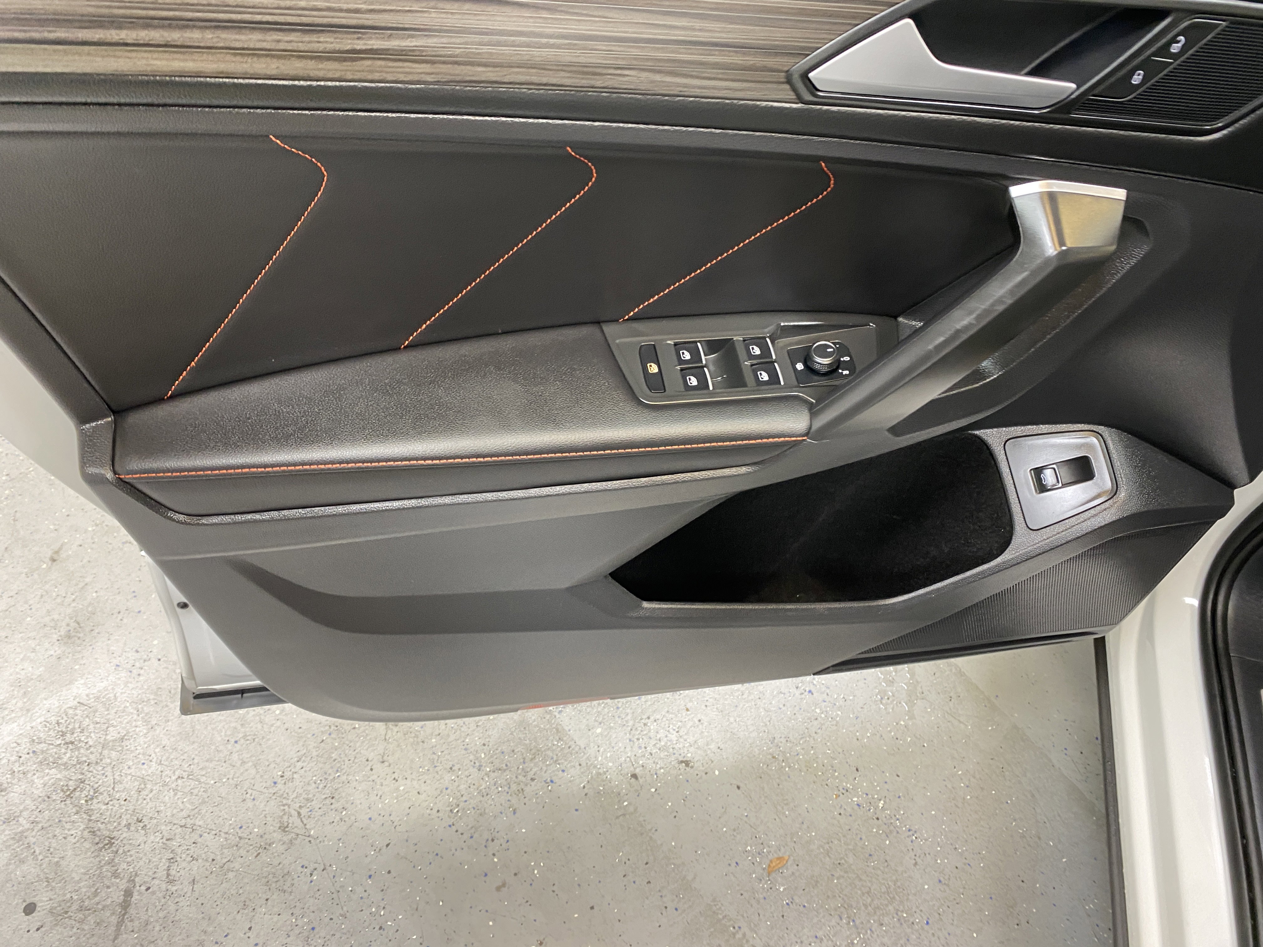 Used 2024 Volkswagen Tiguan SE image 18