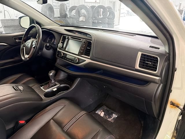 Used 2019 Toyota Highlander XLE AWD/4WD image 11