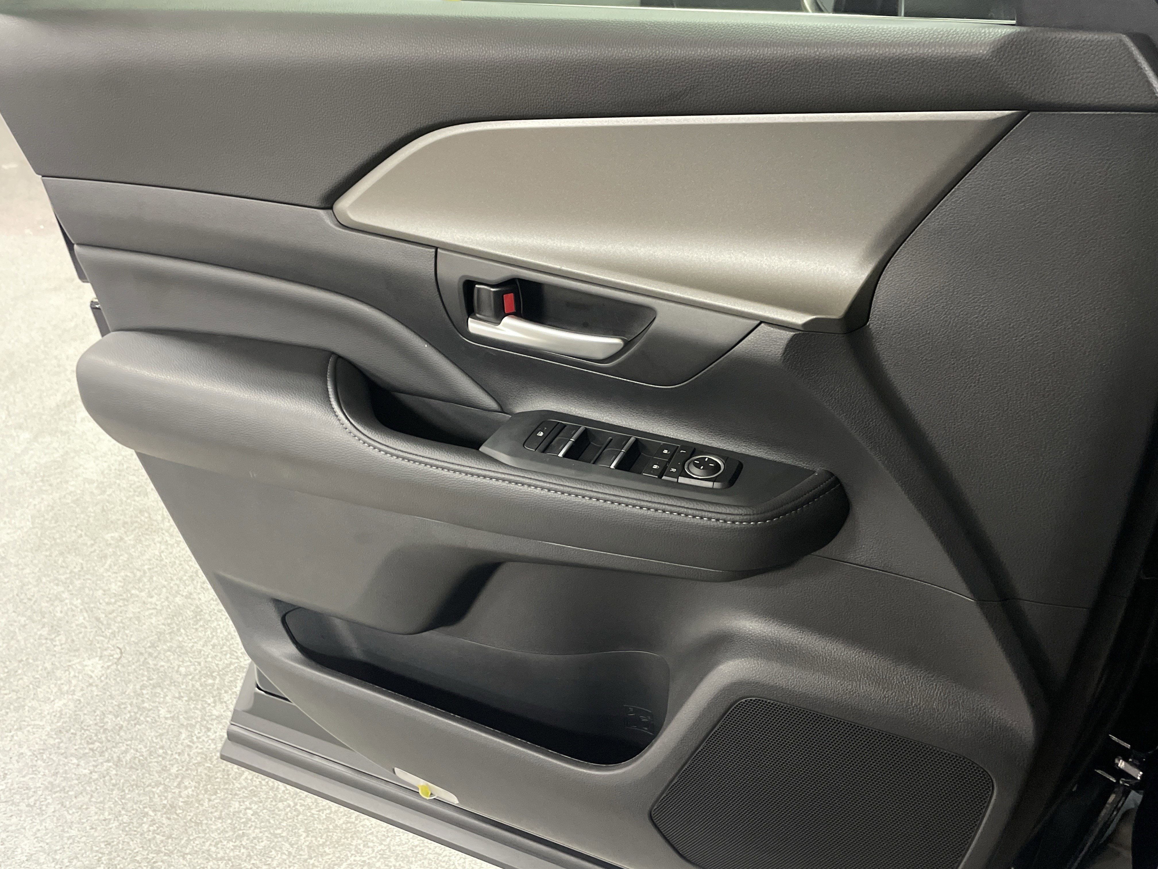 Used 2025 Toyota Grand Highlander FWD image 14