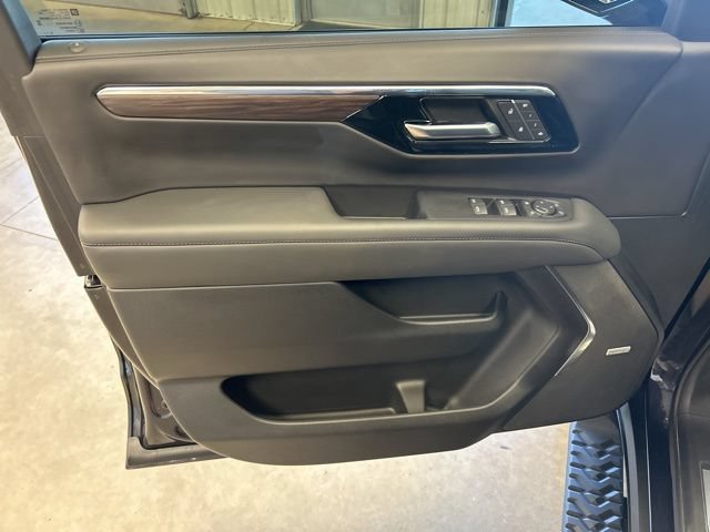Used 2025 Chevrolet Tahoe Z71 w/ Z71 Off-Road Package AWD/4WD image 13