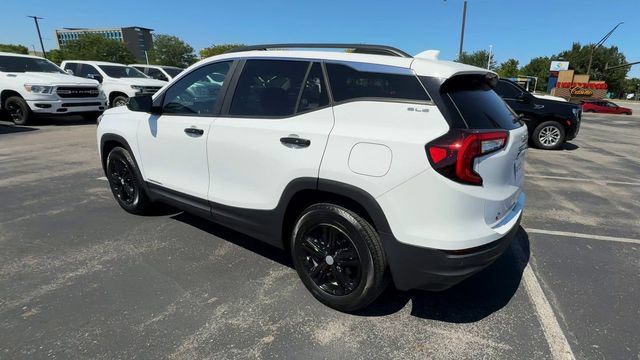 Used 2023 GMC Terrain SLE w/ Driver Convenience Package FWD image 6
