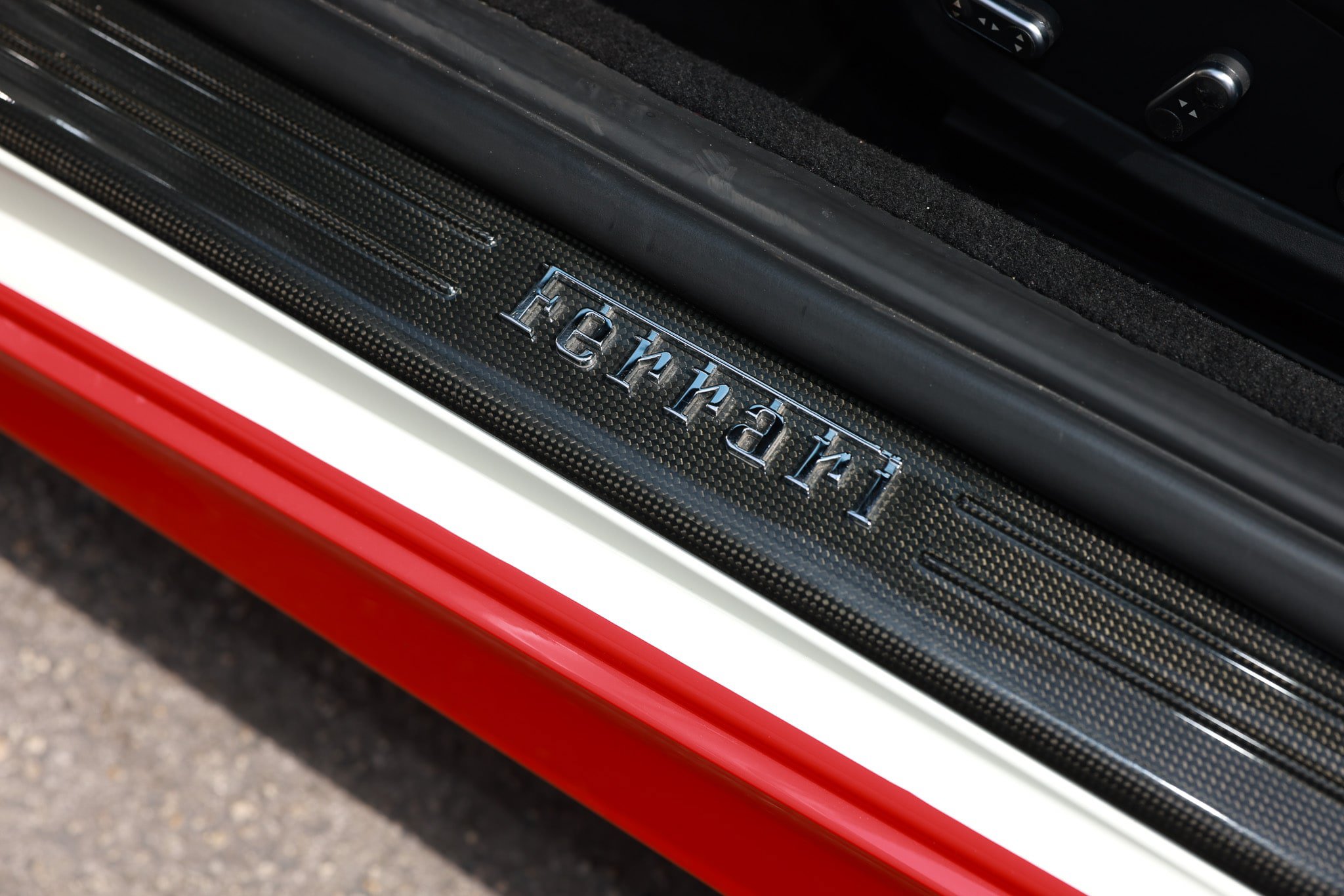 Used 2015 Ferrari California T RWD image 65