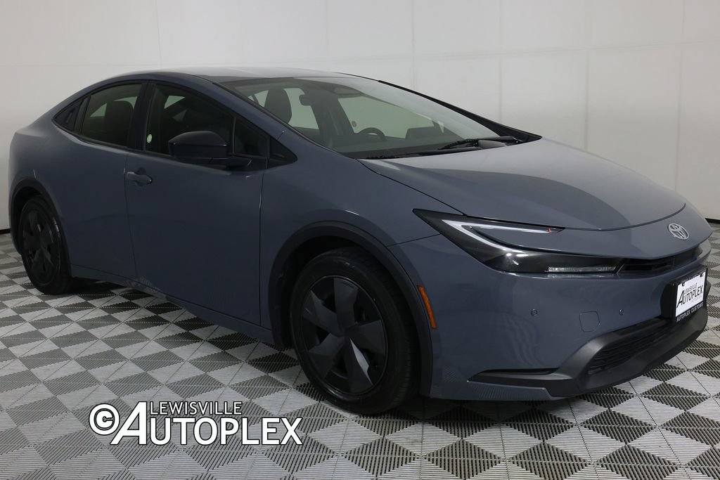 Used 2025 Toyota Prius LE FWD image 3